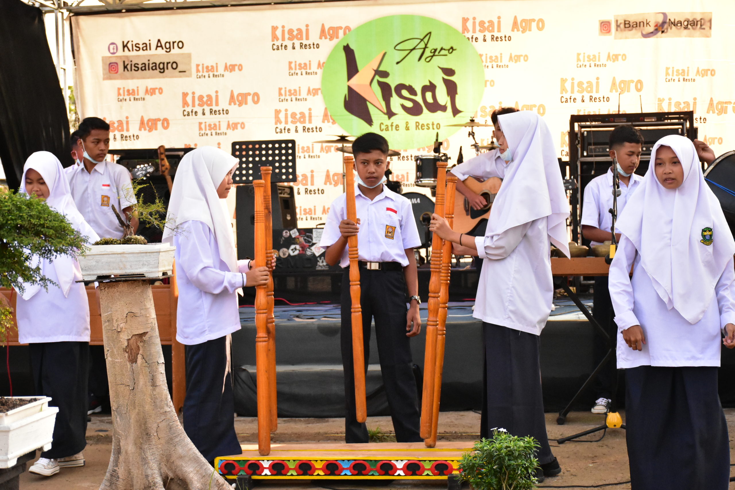 Musisi SENDRATASIK UNP Akan Berkolaborasi dengan Siswa SMP di Payakumbuh Memainkan Kesenian Sikatuntuang