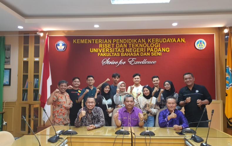 Dekan FBS Melepas Atlet Senam Mahasiswa DEPARTEMEN Sendratasik untuk Mengikuti FORNAS di Palembang