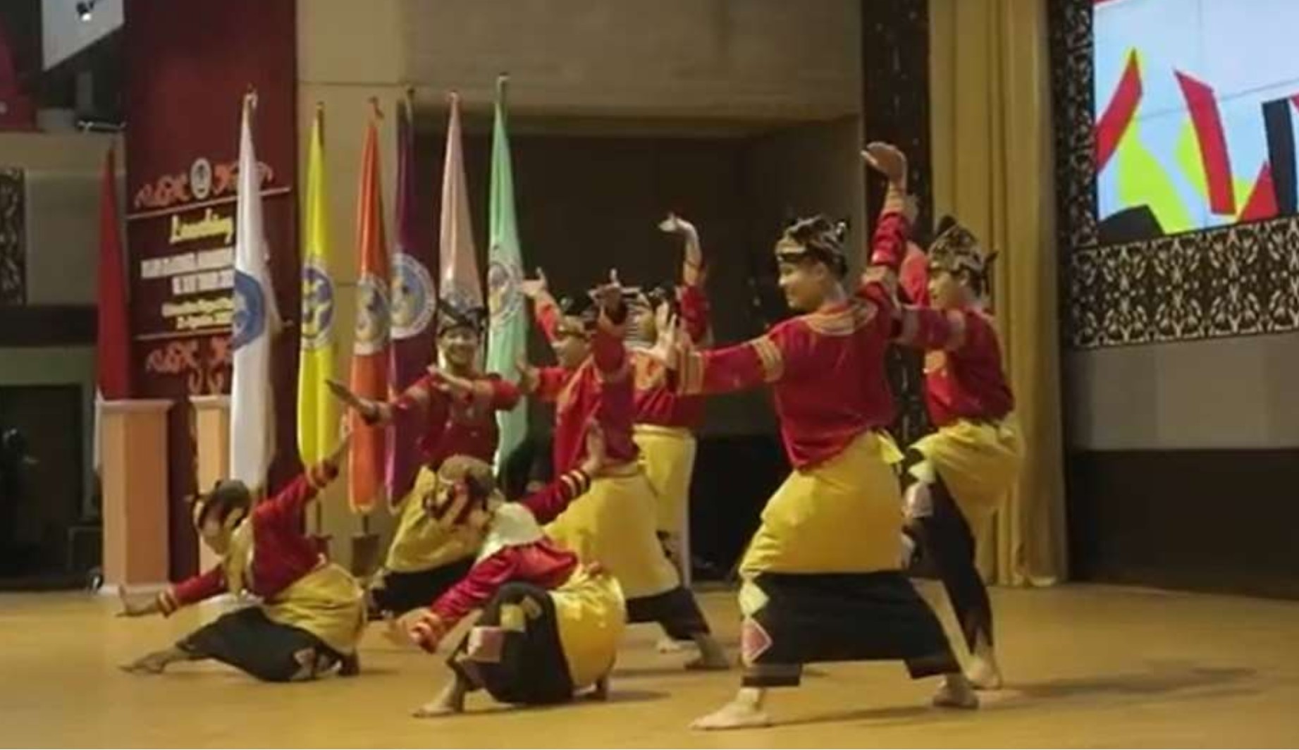 Tari Silek Pamenan pada Launching Pekan Olahraga Mahasiswa Nasional (POMNAS) XVII 2022
