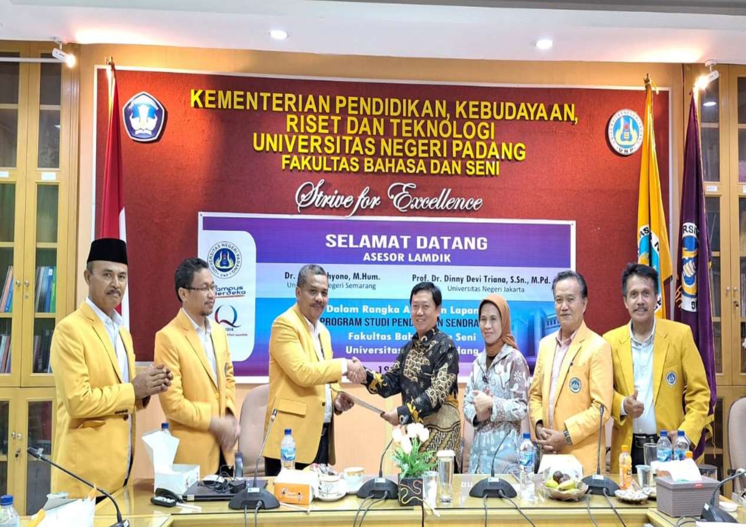 Akreditasi Program Studi Sendratasik : “Rektor Membuka Lansung Kegiatan Asesmen Lapangan Akreditasi LAMDIK Prodi Sendratasik 2023”