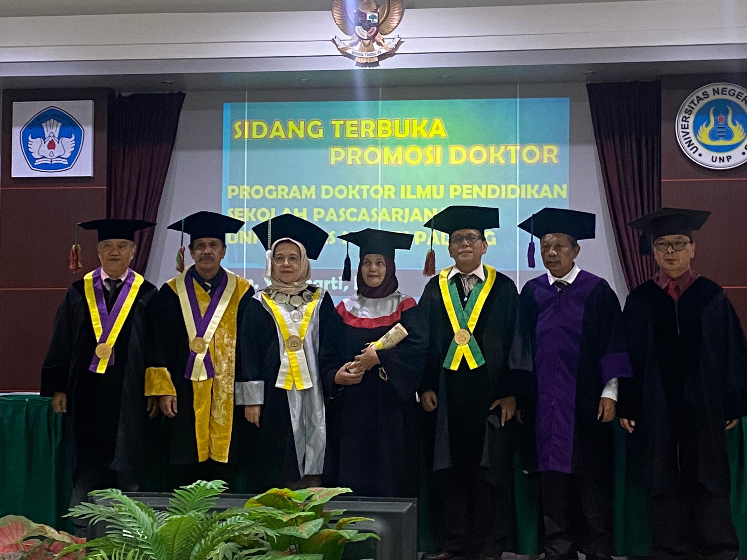 Dr. Yensharti, M.Sn Berhasil Menyelesaikan Ujian Terbuka Promosi Doktor di Universitas Negeri Padang